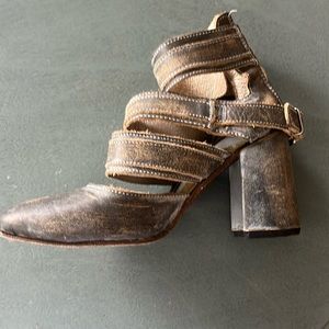 Ice Jaclynn freebird shoes